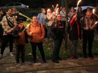 Fáklyás és mécseses felvonulás a pedagógusainkért - fotó: 