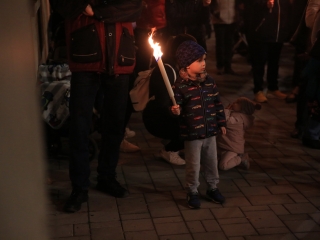 Fáklyás és mécseses felvonulás a pedagógusainkért - fotó: 