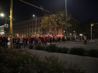 Fáklyás és mécseses felvonulás a pedagógusainkért - fotó: 