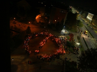 Fáklyás és mécseses felvonulás a pedagógusainkért - fotó: 