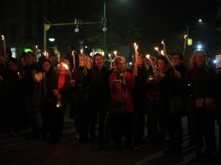 Fáklyás és mécseses felvonulás a pedagógusainkért - fotó: 