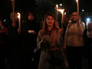 Fáklyás és mécseses felvonulás a pedagógusainkért - fotó: 