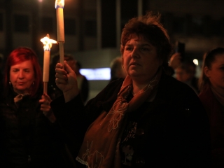 Fáklyás és mécseses felvonulás a pedagógusainkért - fotó: 