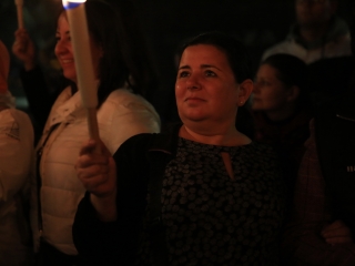 Fáklyás és mécseses felvonulás a pedagógusainkért - fotó: 