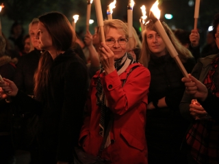 Fáklyás és mécseses felvonulás a pedagógusainkért - fotó: 