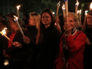 Fáklyás és mécseses felvonulás a pedagógusainkért - fotó: 