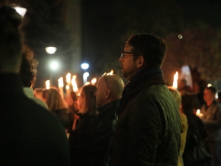 Fáklyás és mécseses felvonulás a pedagógusainkért - fotó: 