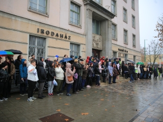 Élőlánc, demonstráció és nyílt fórum az oktatás válsága miatt - fotó: 
