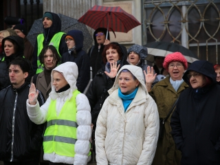 Élőlánc, demonstráció és nyílt fórum az oktatás válsága miatt - fotó: 