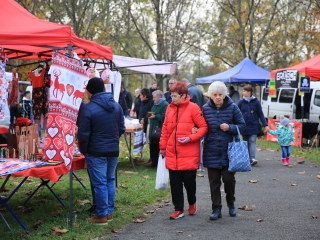 Karácsonyra hangolt és kivit is kínált a kincses forgatag - fotó: 