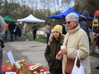 Karácsonyra hangolt és kivit is kínált a kincses forgatag - fotó: 