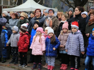 Gyertyagyújtás és forgatag advent első vasárnapján - fotó: 
