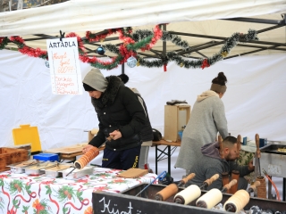 Gyertyagyújtás és forgatag advent első vasárnapján - fotó: 