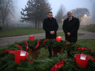 Gyertyagyújtás és forgatag advent első vasárnapján - fotó: 