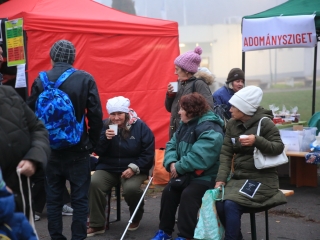 Gyertyagyújtás és forgatag advent első vasárnapján - fotó: 