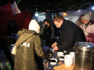 Gyertyagyújtás és forgatag advent első vasárnapján - fotó: 