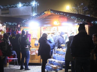 Gyertyagyújtás és forgatag advent első vasárnapján - fotó: 