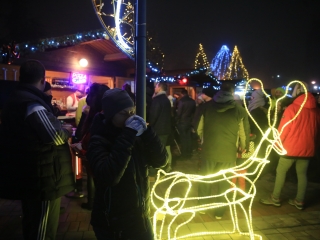 Gyertyagyújtás és forgatag advent első vasárnapján - fotó: 