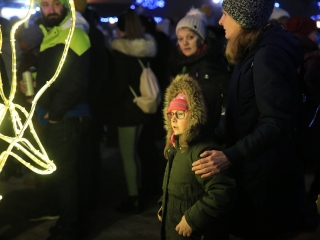 Gyertyagyújtás és forgatag advent első vasárnapján - fotó: 