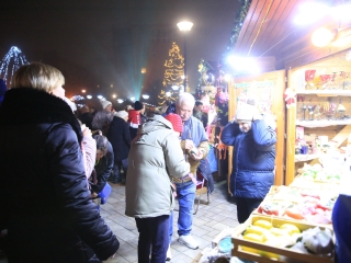 Gyertyagyújtás és forgatag advent első vasárnapján - fotó: 