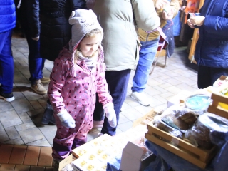 Gyertyagyújtás és forgatag advent első vasárnapján - fotó: 