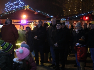 Gyertyagyújtás és forgatag advent első vasárnapján - fotó: 
