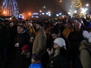 Gyertyagyújtás és forgatag advent első vasárnapján - fotó: 
