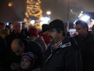 Gyertyagyújtás és forgatag advent első vasárnapján - fotó: 