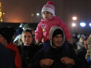 Gyertyagyújtás és forgatag advent első vasárnapján - fotó: 