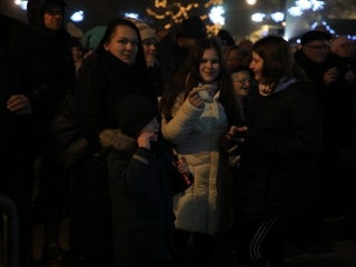 Gyertyagyújtás és forgatag advent első vasárnapján - fotó: 