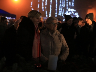 Gyertyagyújtás és forgatag advent első vasárnapján - fotó: 