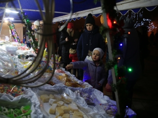Gyertyagyújtás és forgatag advent első vasárnapján - fotó: 