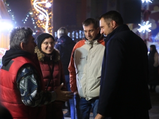 Gyertyagyújtás és forgatag advent első vasárnapján - fotó: 