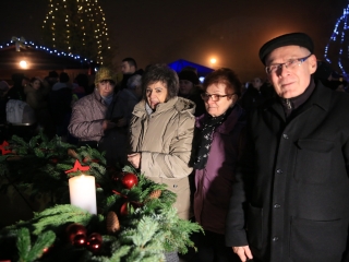 Gyertyagyújtás és forgatag advent első vasárnapján - fotó: 