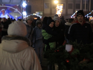 Gyertyagyújtás és forgatag advent első vasárnapján - fotó: 