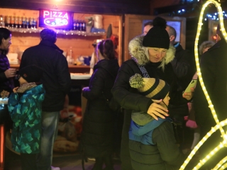 Gyertyagyújtás és forgatag advent első vasárnapján - fotó: 