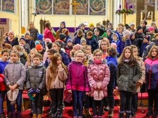 A Móricz iskola kórusai a főtemplomban - fotó: 