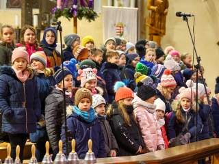 A Móricz iskola kórusai a főtemplomban - fotó: 