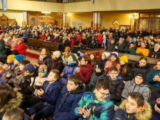 A Móricz iskola kórusai a főtemplomban - fotó: 