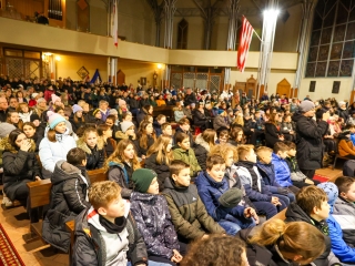A Móricz iskola kórusai a főtemplomban - fotó: 