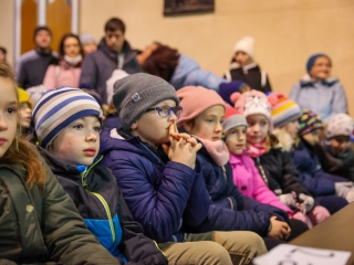 A Móricz iskola kórusai a főtemplomban - fotó: 