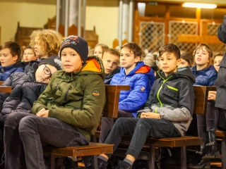 A Móricz iskola kórusai a főtemplomban - fotó: 