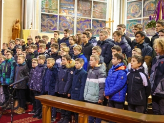 A Móricz iskola kórusai a főtemplomban - fotó: 