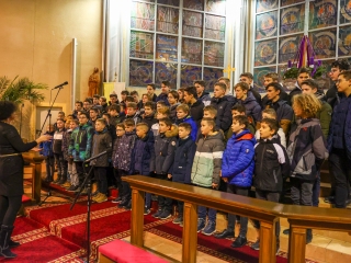 A Móricz iskola kórusai a főtemplomban - fotó: 