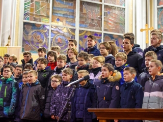 A Móricz iskola kórusai a főtemplomban - fotó: 