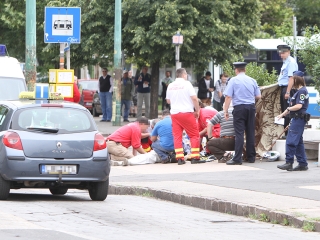 Mentőhelikopter szállt le a Béke térre - fotó: 