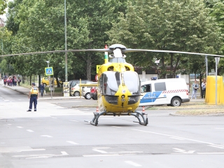 Mentőhelikopter szállt le a Béke térre - fotó: 