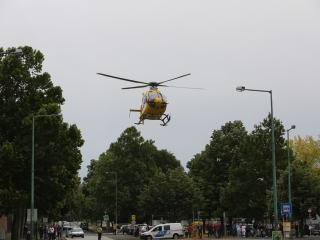 Mentőhelikopter szállt le a Béke térre - fotó: 