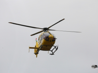 Mentőhelikopter szállt le a Béke térre - fotó: 