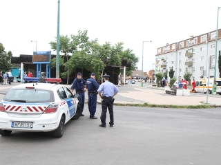 Mentőhelikopter szállt le a Béke térre - fotó: 